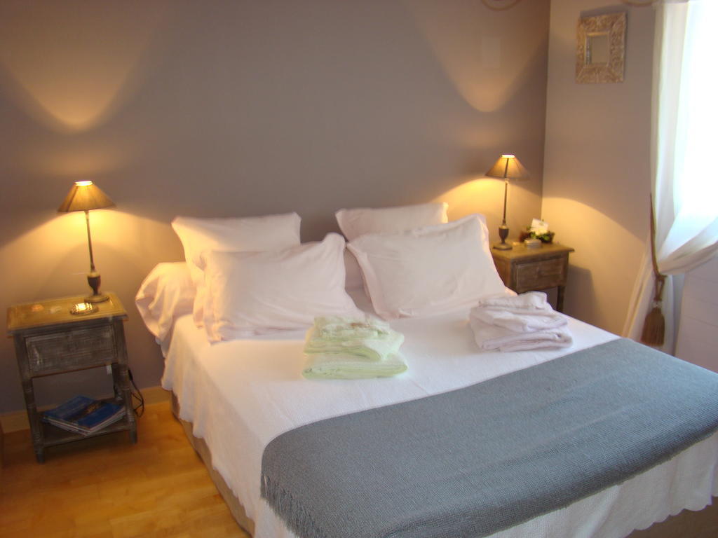 فينوف ليز أفيجْنْ B&B L'Oustalet De Sylvie الغرفة الصورة